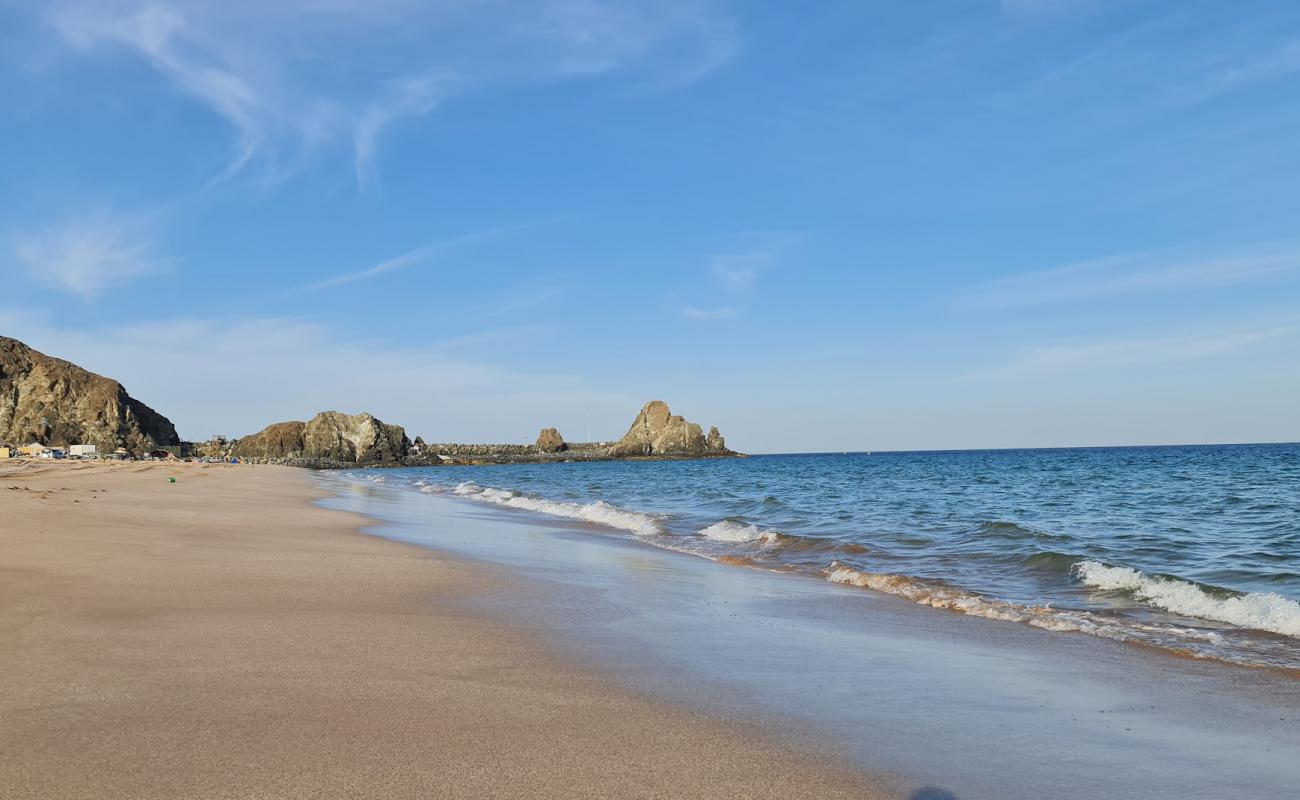 Photo of Al Aqah Beach with gray sand surface