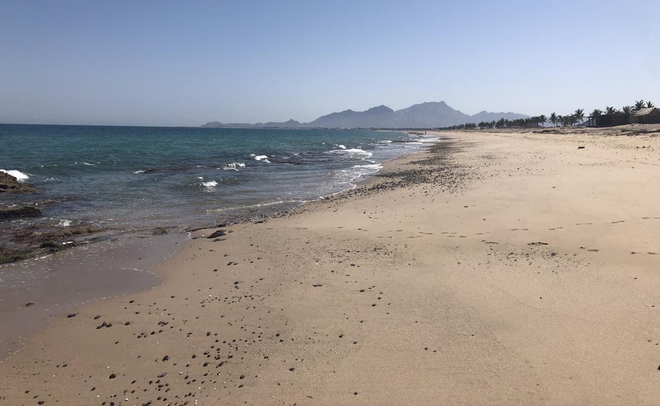 Photo of Faqiat beach with light sand &  pebble surface