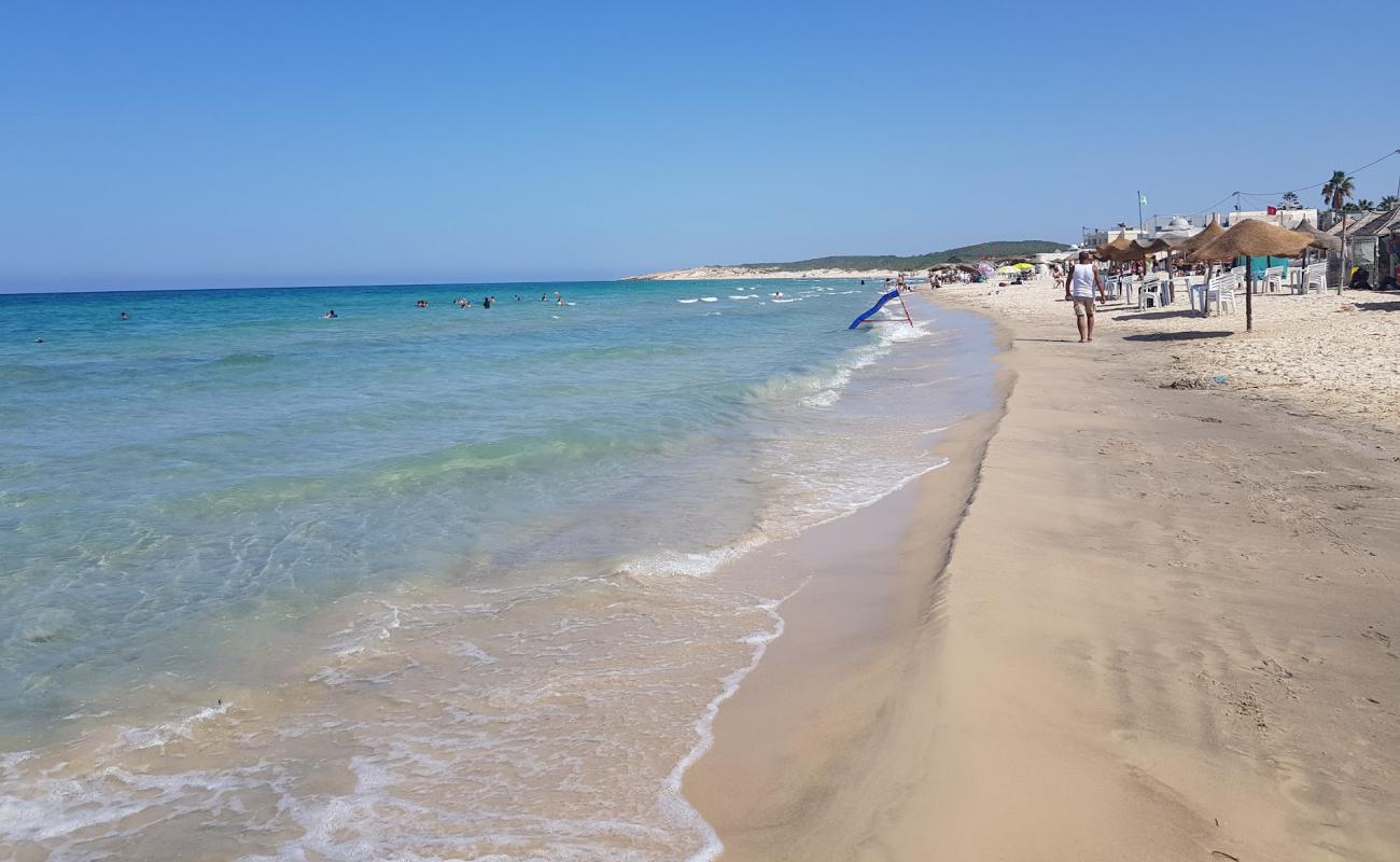 Photo of Chatt Memi with brown sand surface