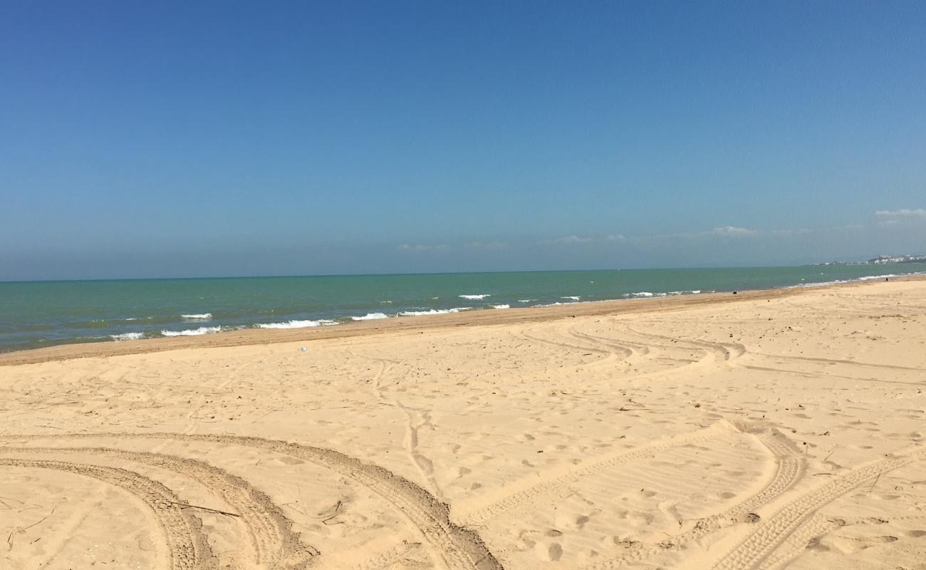 Photo of Raoued plage with bright fine sand surface