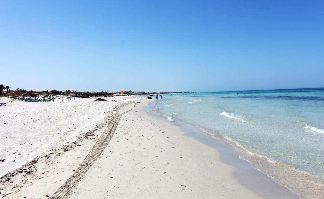 Photo of Sir Mehrez beach with white sand surface