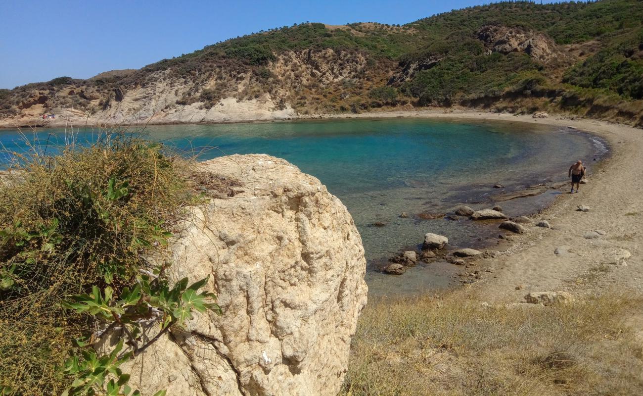 Photo of Mavi Saroz  III with black sand & pebble surface