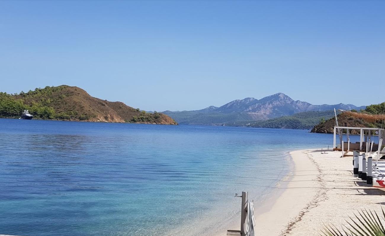 Photo of Manos Tavsan beach with bright fine sand surface