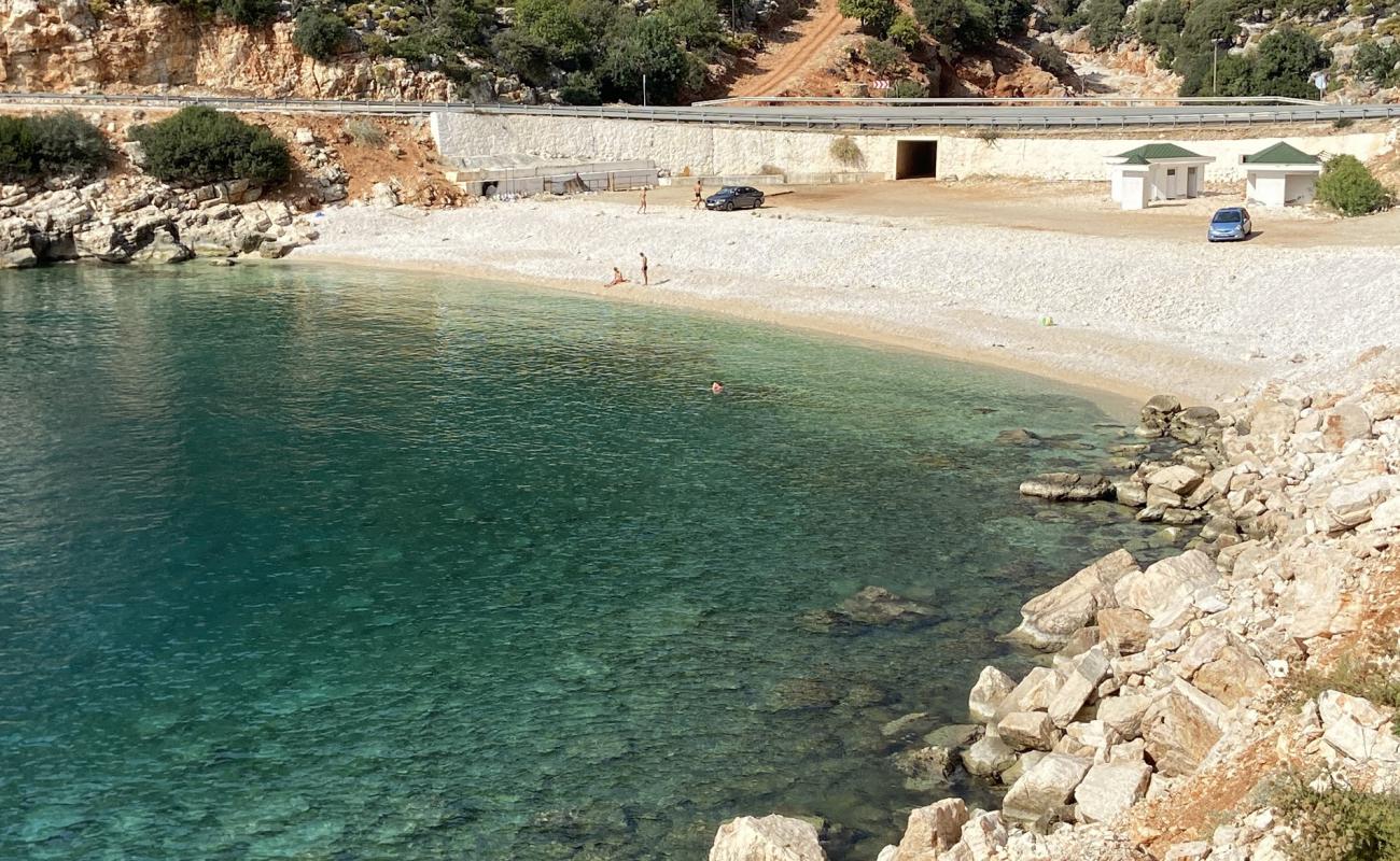 Photo of Small Bay II with white pebble surface