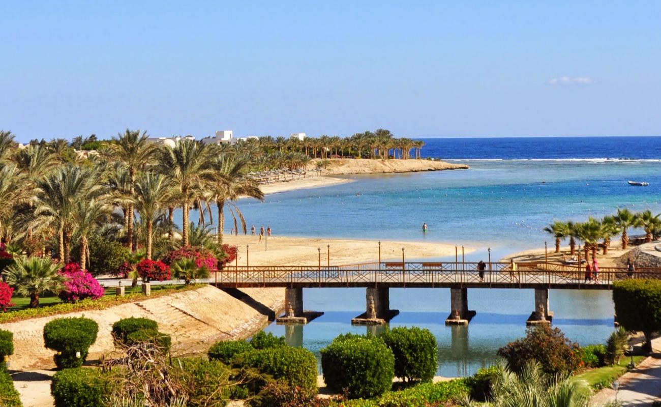 Photo of Brayka Bay with bright sand surface