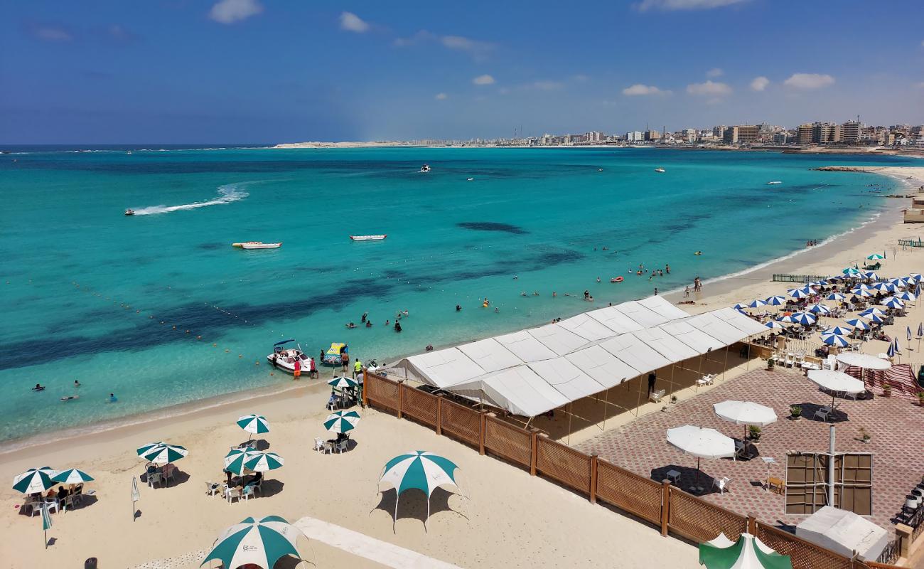 Photo of Beau site Beach with bright fine sand surface