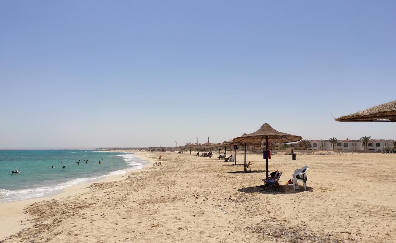 Photo of Santa Monika Beach with bright sand surface