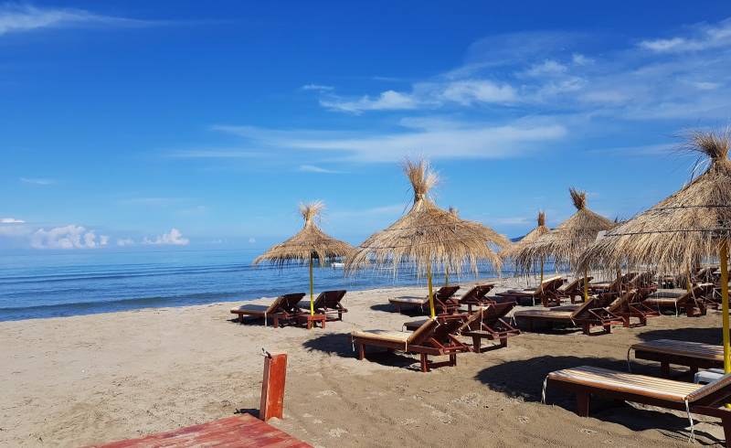 Photo of Hamalla Beach with gray fine sand surface