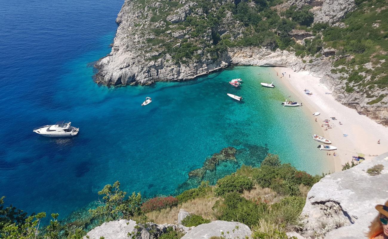 Photo of Grama Bay with light pebble surface