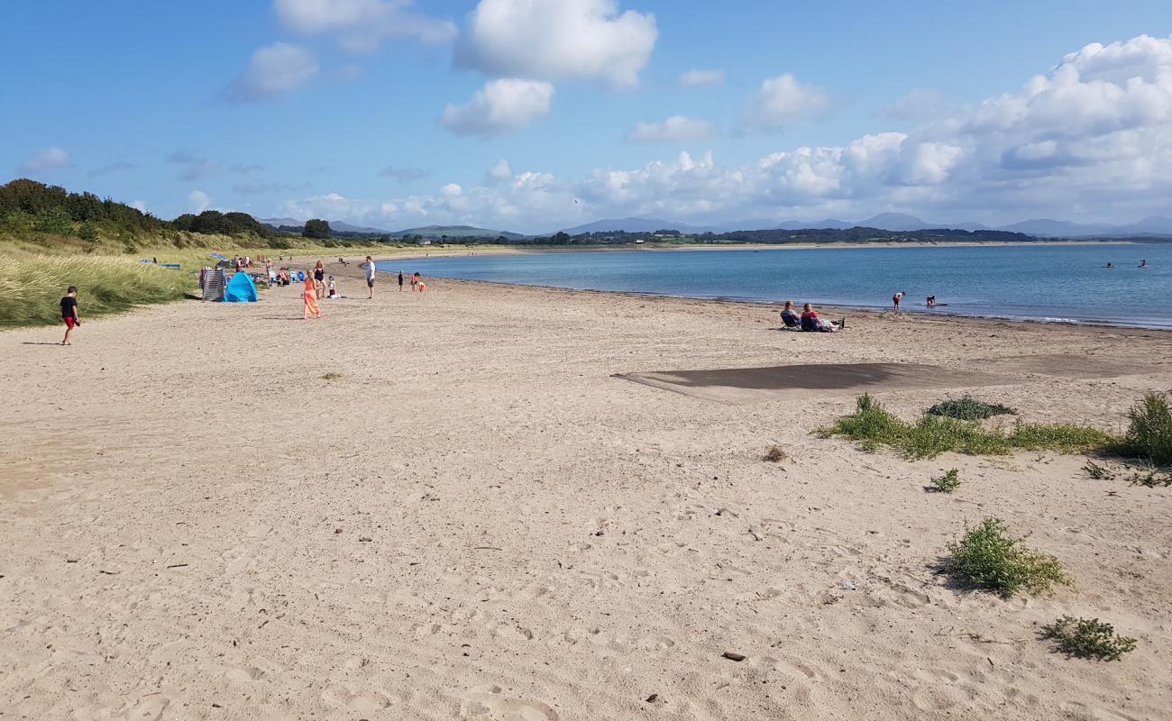 Photo of Traeth Glan-y-Don with gray sand surface