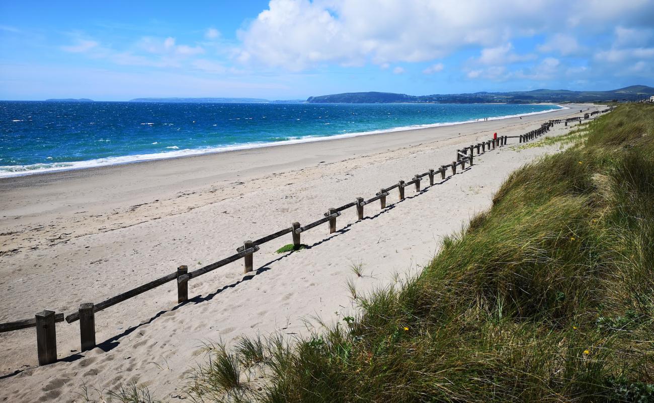 Photo of Pwllheli Beach (Traeth Marian) with bright sand surface