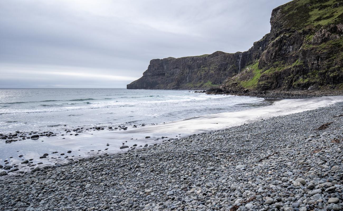 Photo of Talisker Bay Beach with gray sand &  rocks surface