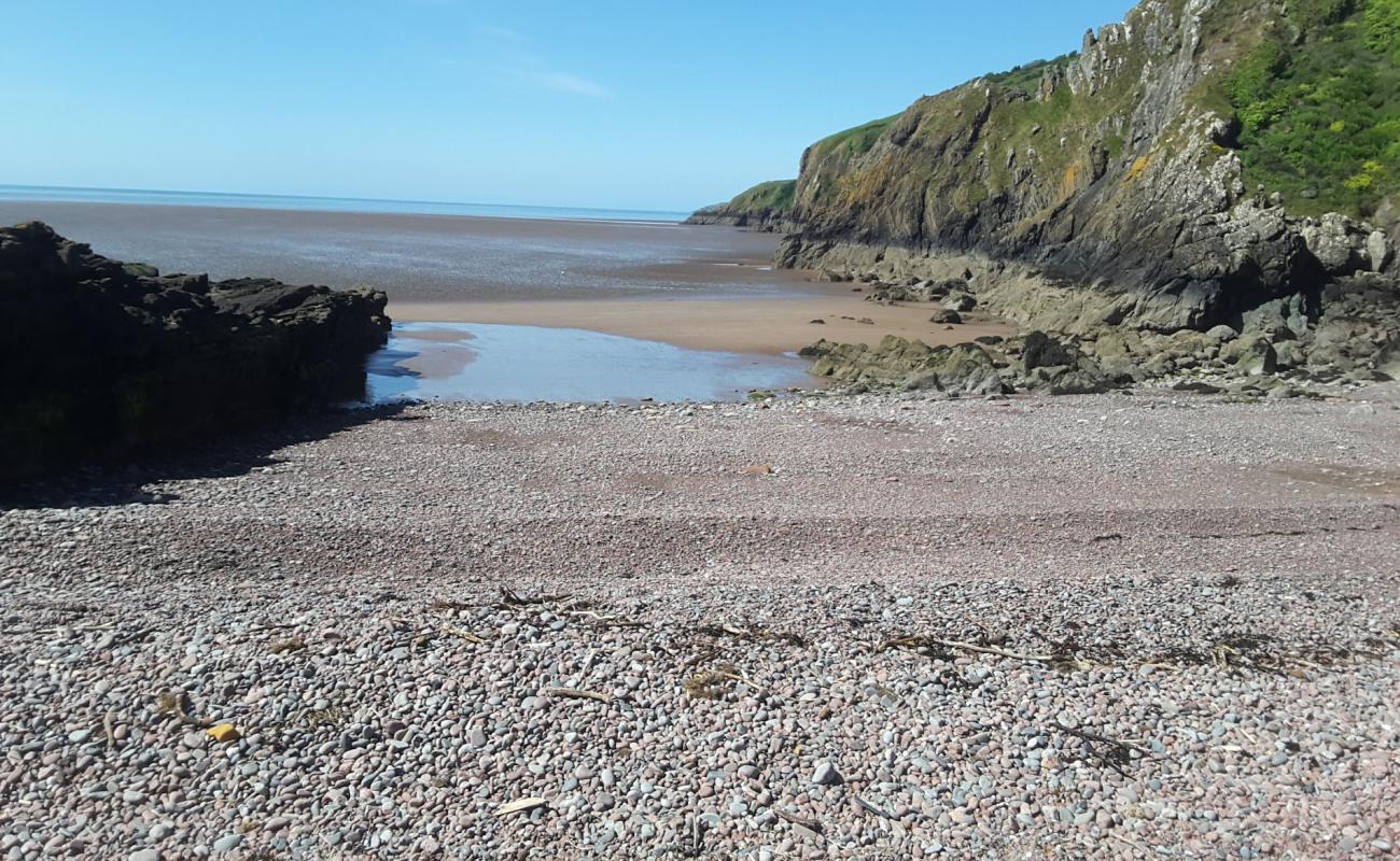 Photo of Warren Beach with light pebble surface