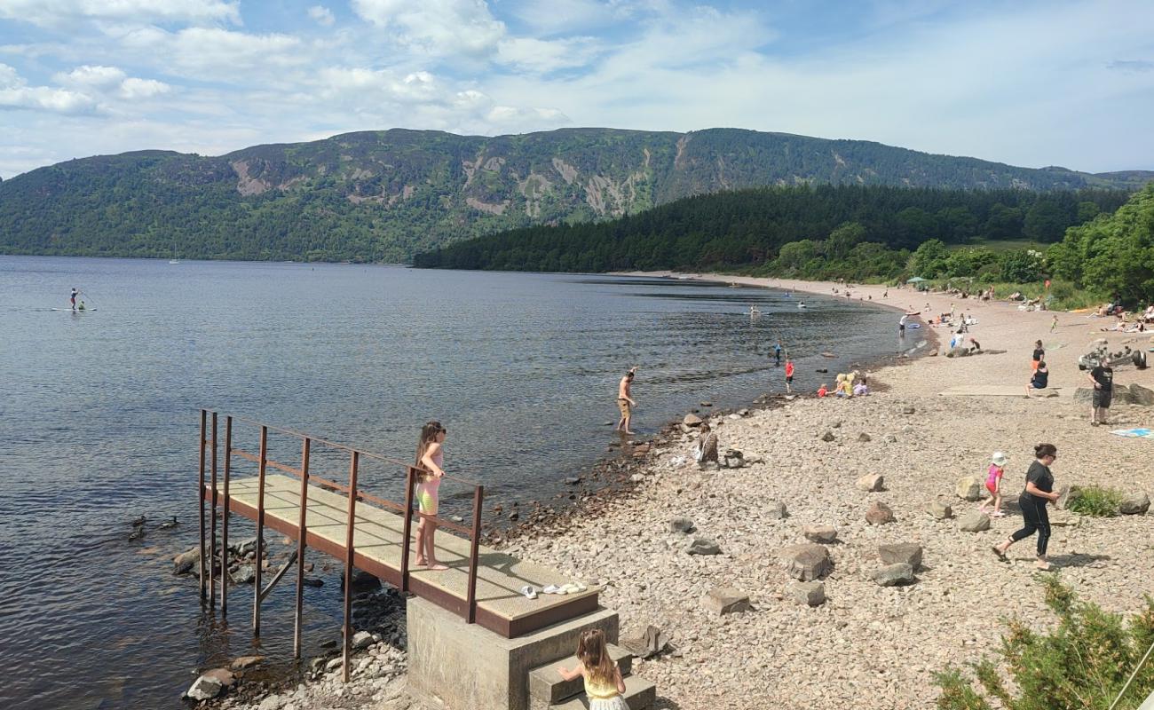 Photo of Dores Beach with gray pebble surface