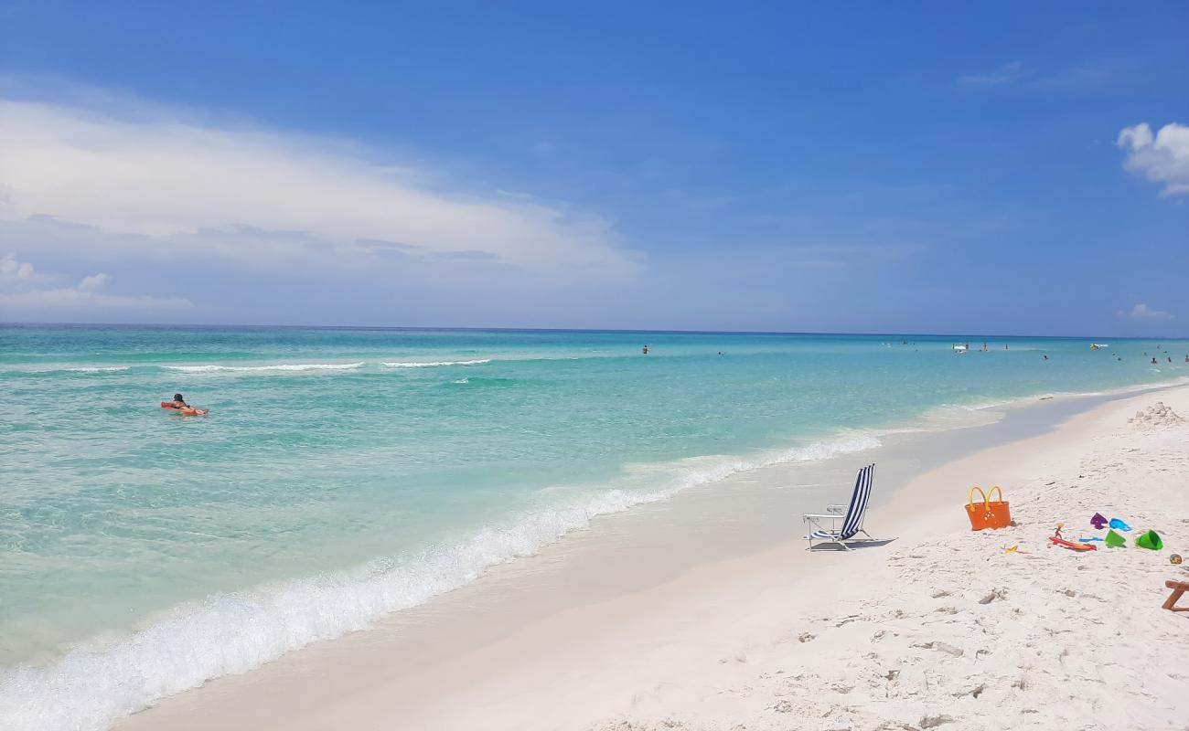 Photo of Ed Walline Beach with white fine sand surface