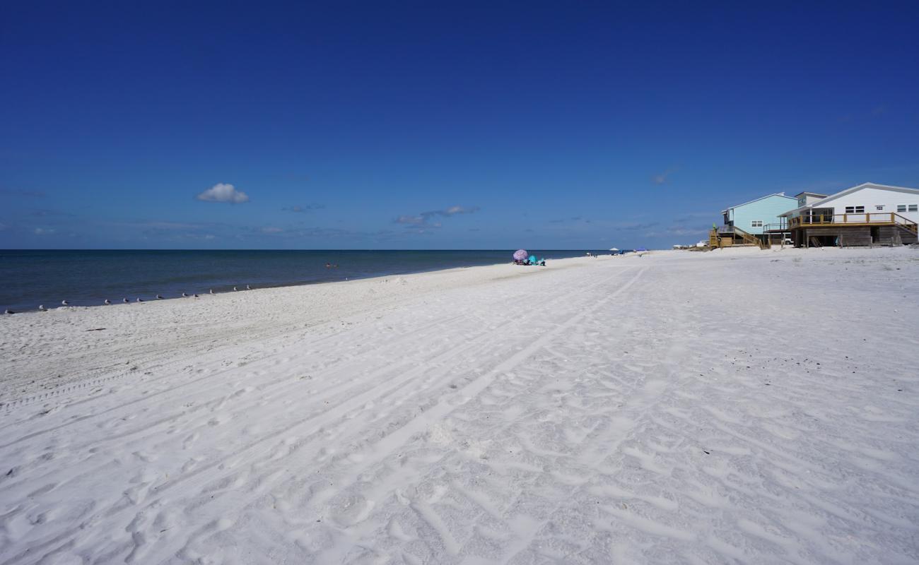 Photo of Gulf Pines beach with white fine sand surface