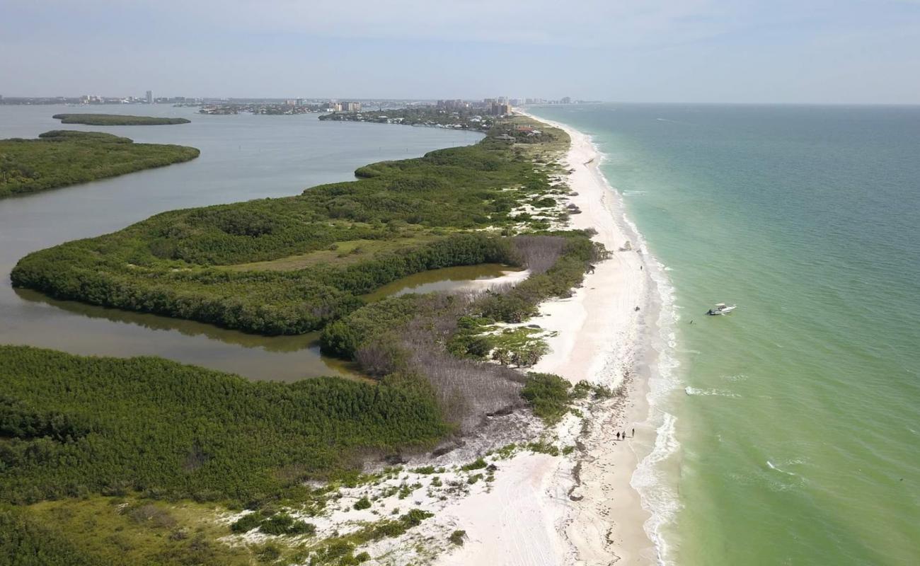 Photo of Caladesi Beach with white sand surface