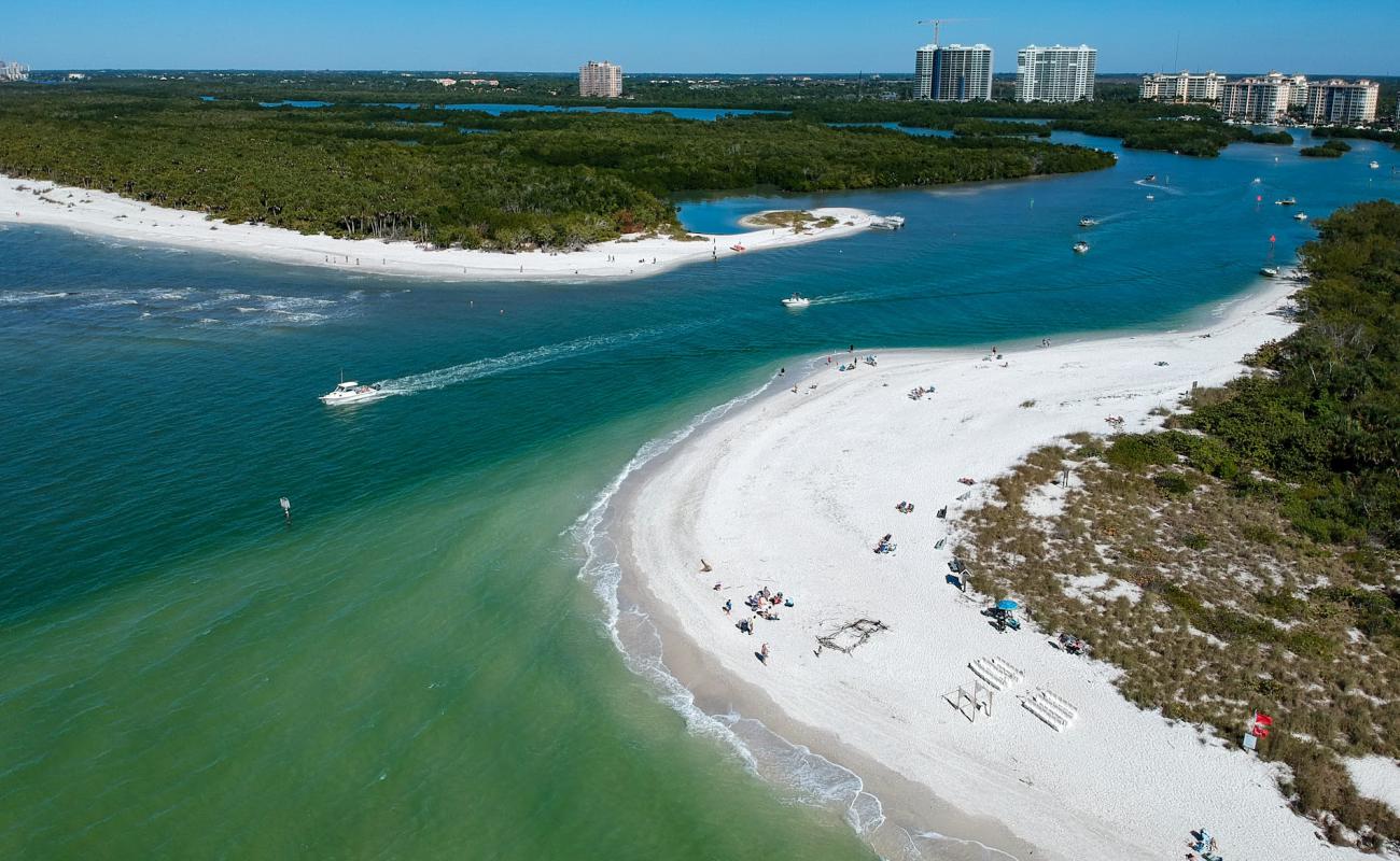 Photo of Delnor-Wiggins beach with white sand surface