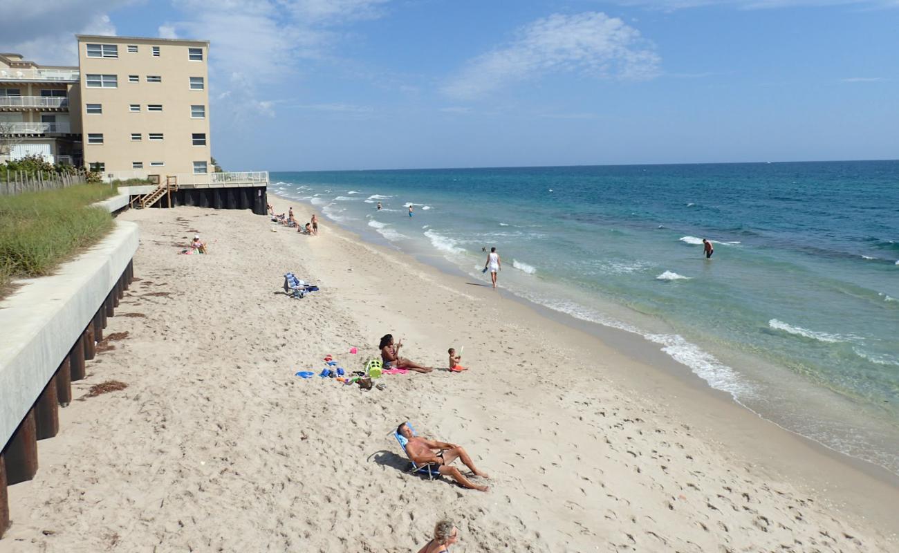 Photo of Lantana Municipal beach with bright sand surface