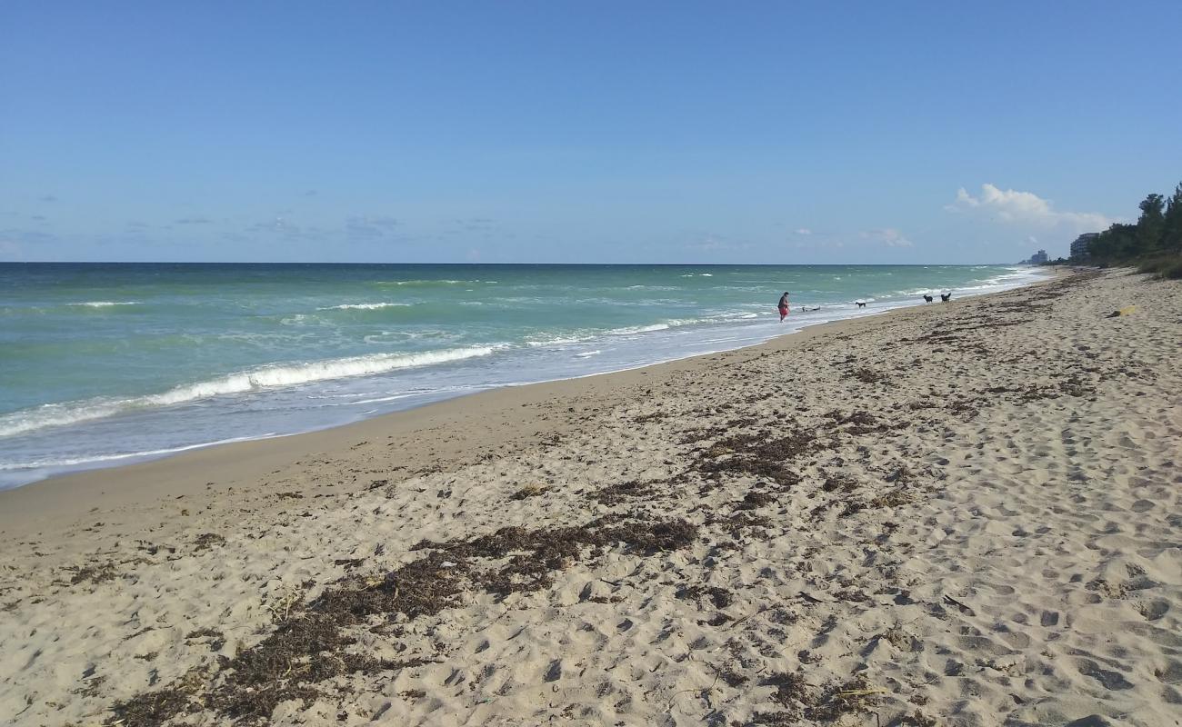 Photo of Walton Rocks beach with bright sand surface