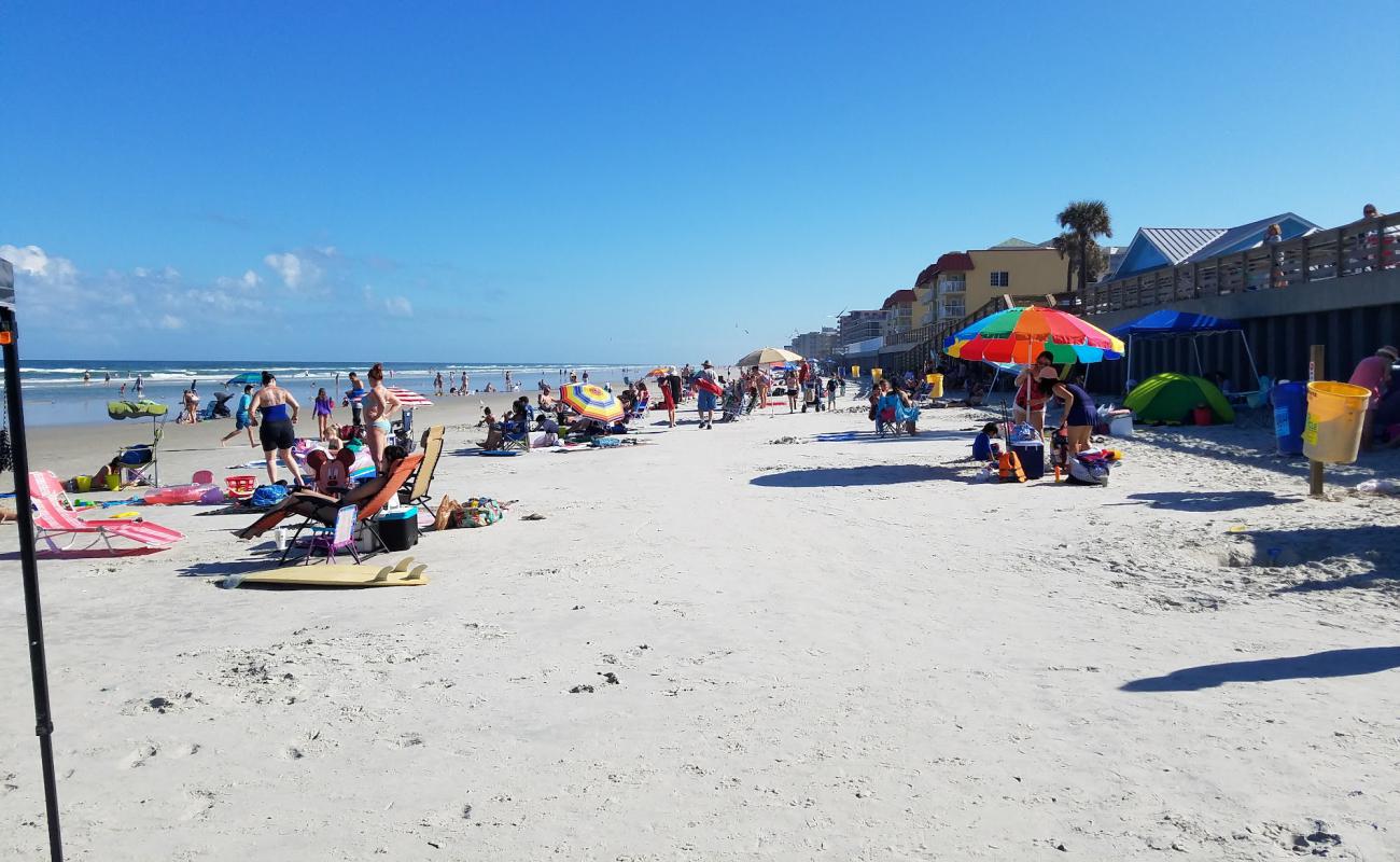 Photo of 27th Av. beachfront with bright sand surface