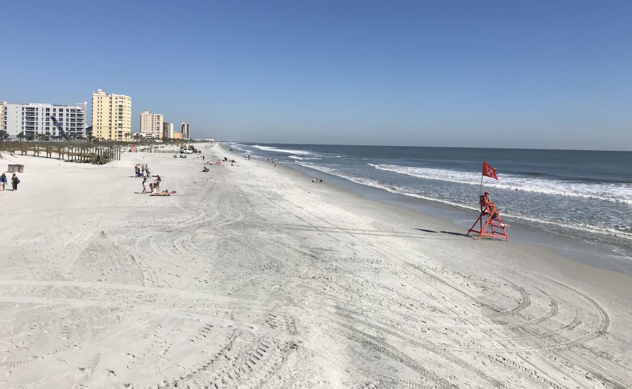 Photo of Jacksonville beach with bright sand surface