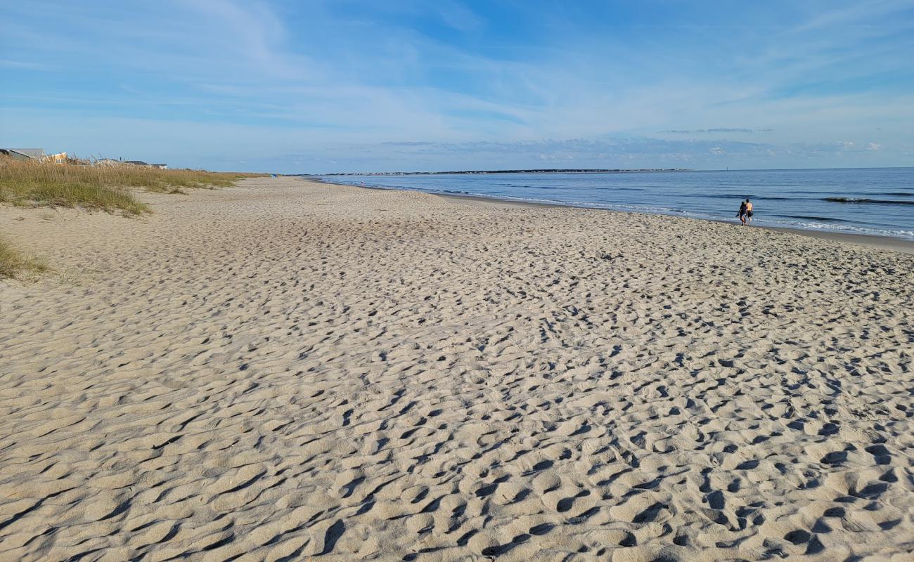 Photo of Caswell beach with bright sand surface