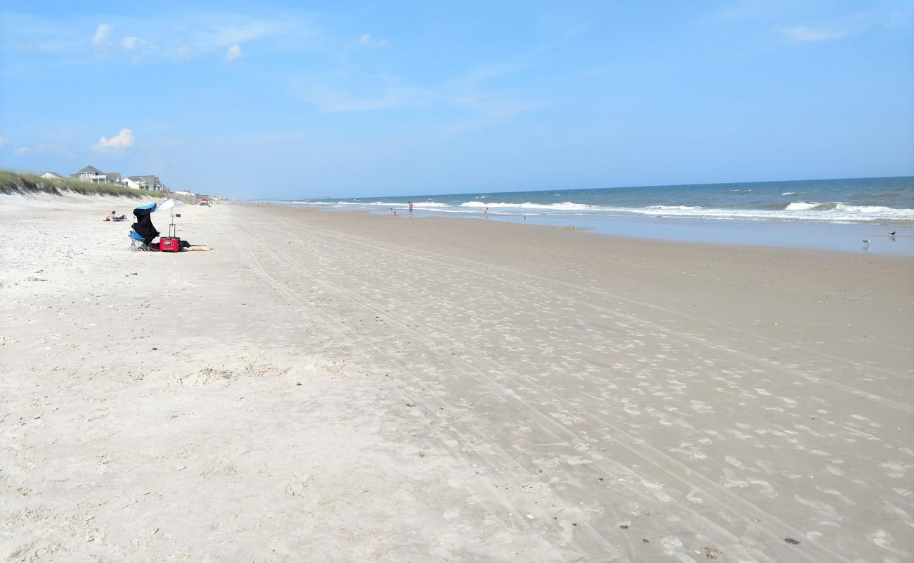 Photo of North Topsail beach with bright sand surface