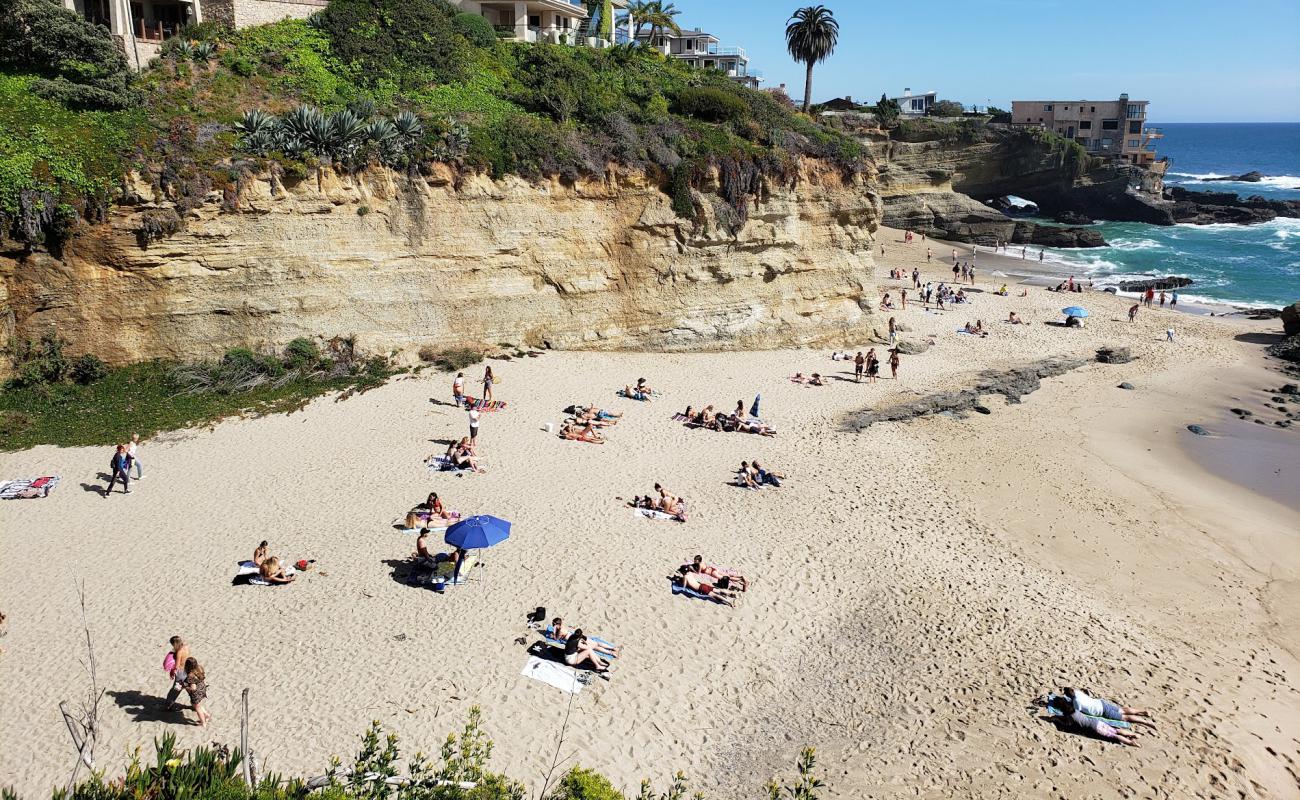 Photo of Table Rock beach with bright sand surface