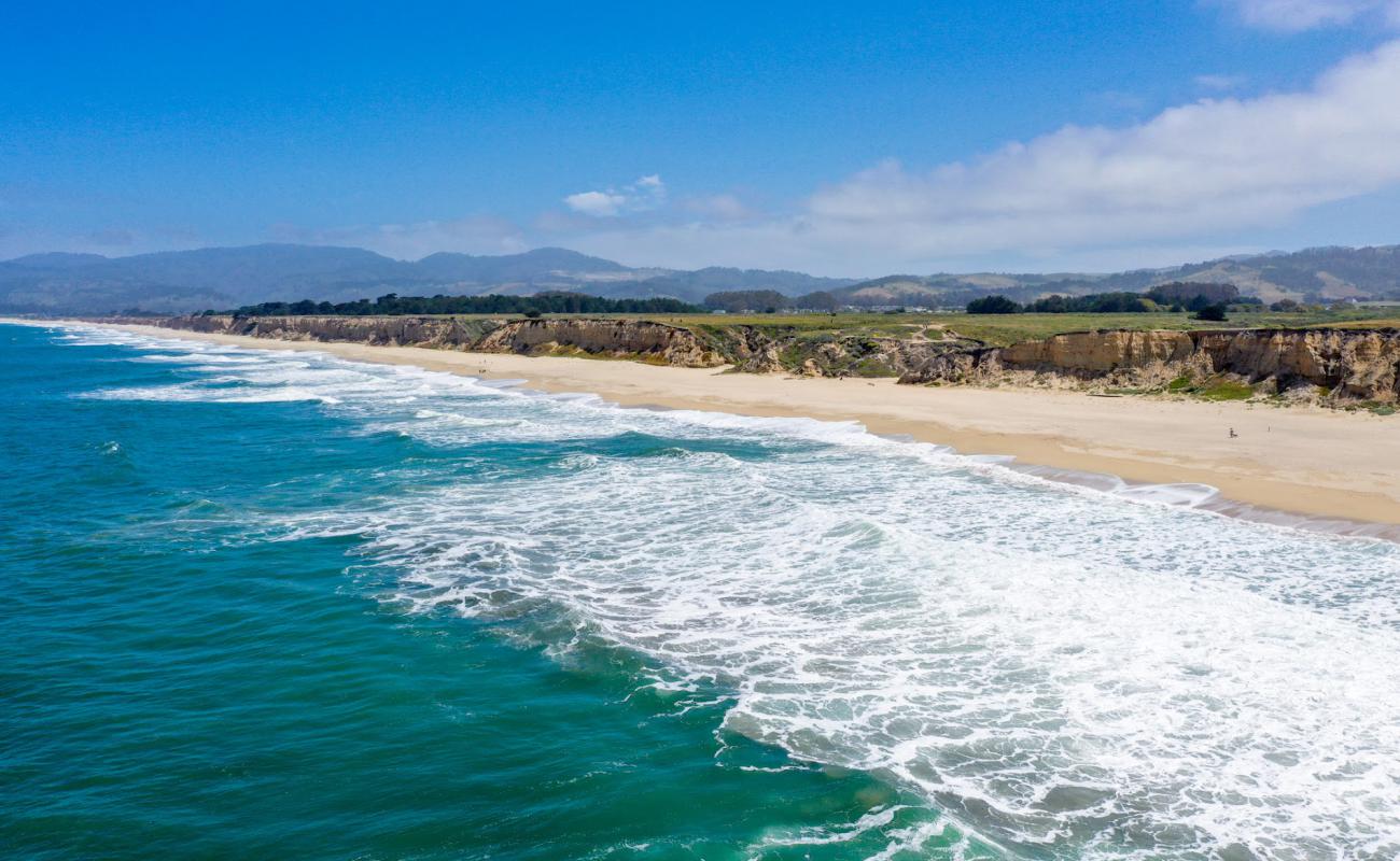 Photo of Redondo Beach with bright sand surface