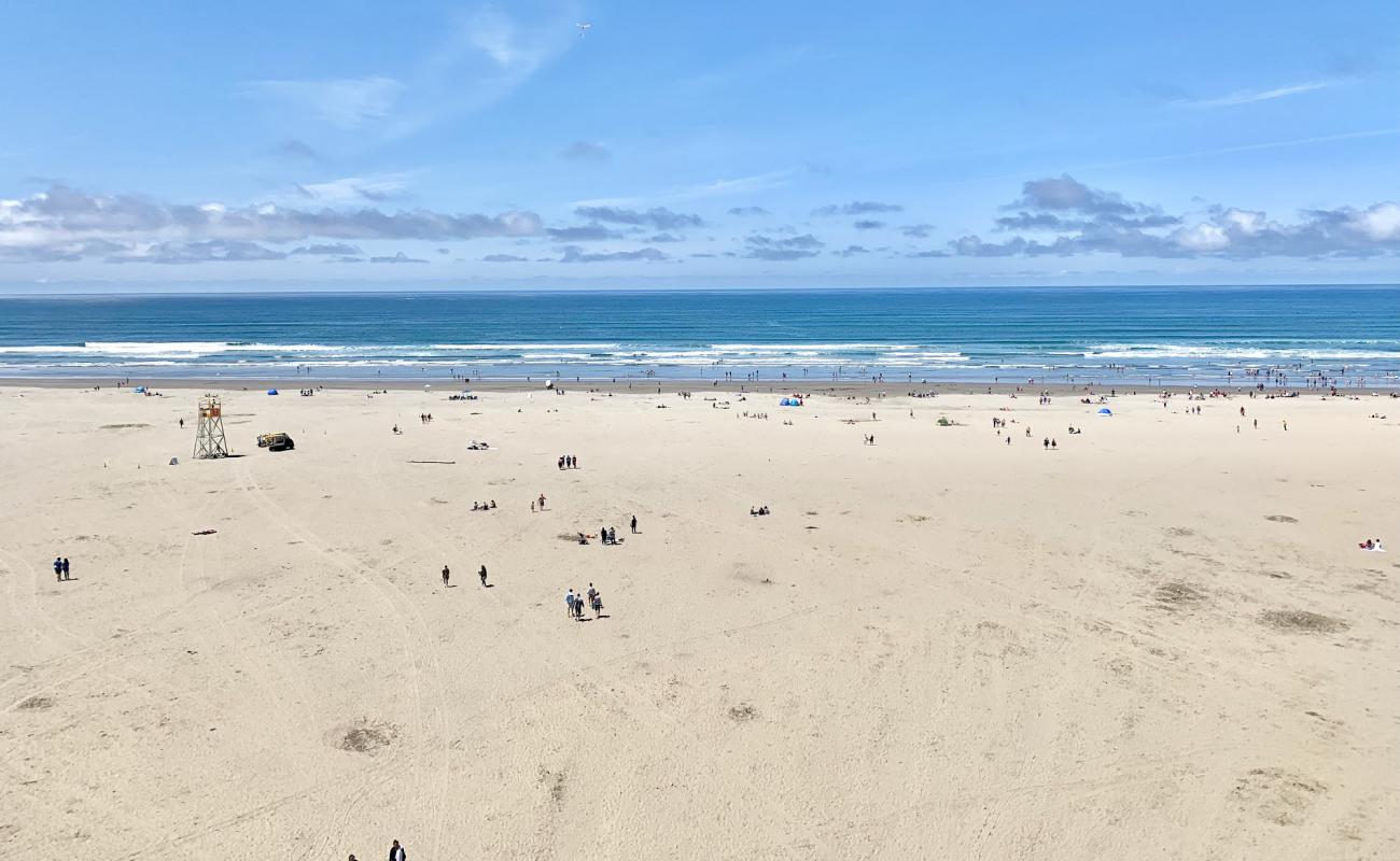 Photo of Seaside Beach Oregon with bright fine sand surface