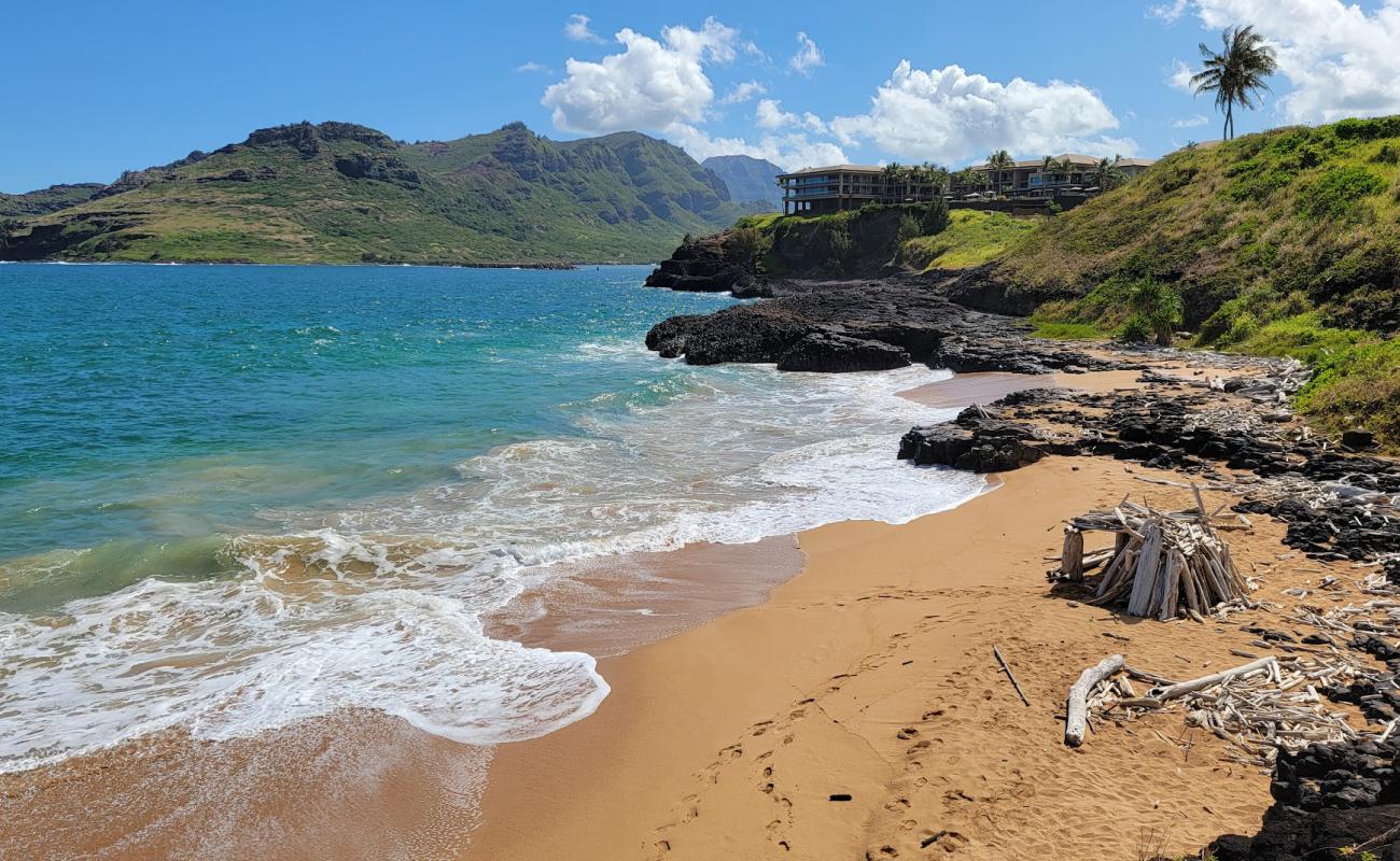 Photo of Ninini Beach with bright sand & rocks surface