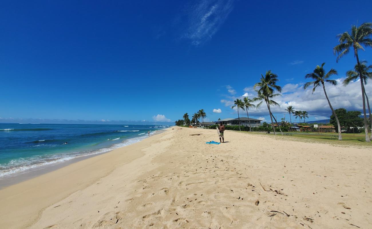 Photo of Puʻuloa Beach Park with bright sand surface