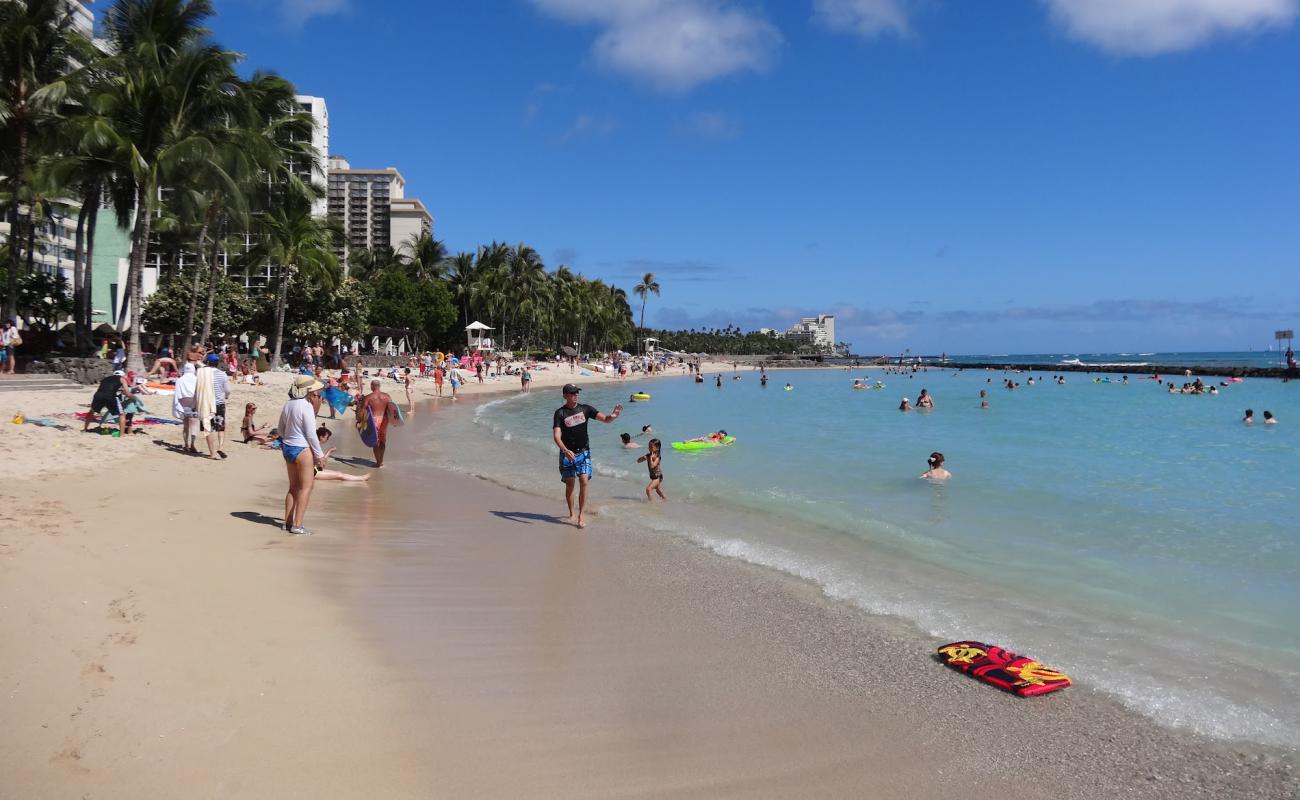 Photo of Kuhio Beach with bright fine sand surface