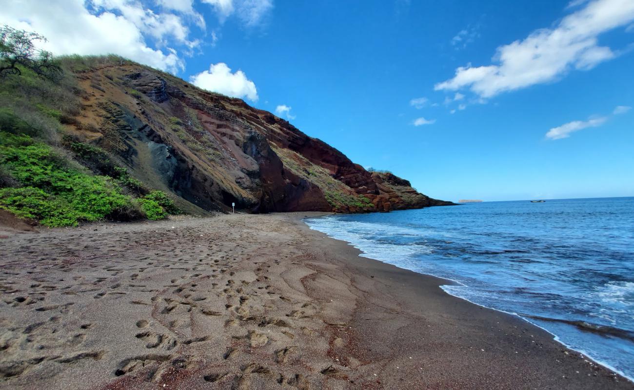 Photo of Oneuli Beach with brown fine pebble surface