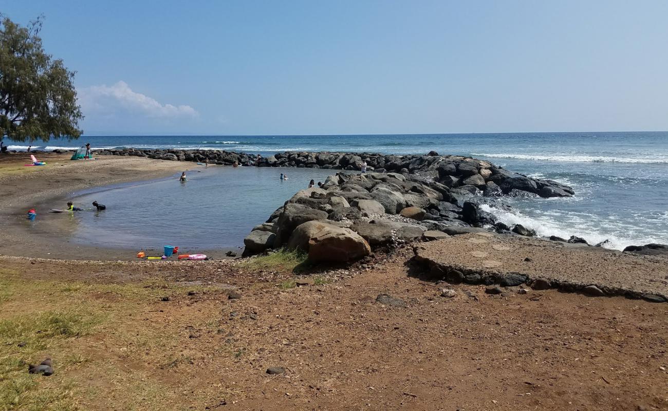 Photo of Launiupoko Beach Park with gray sand surface