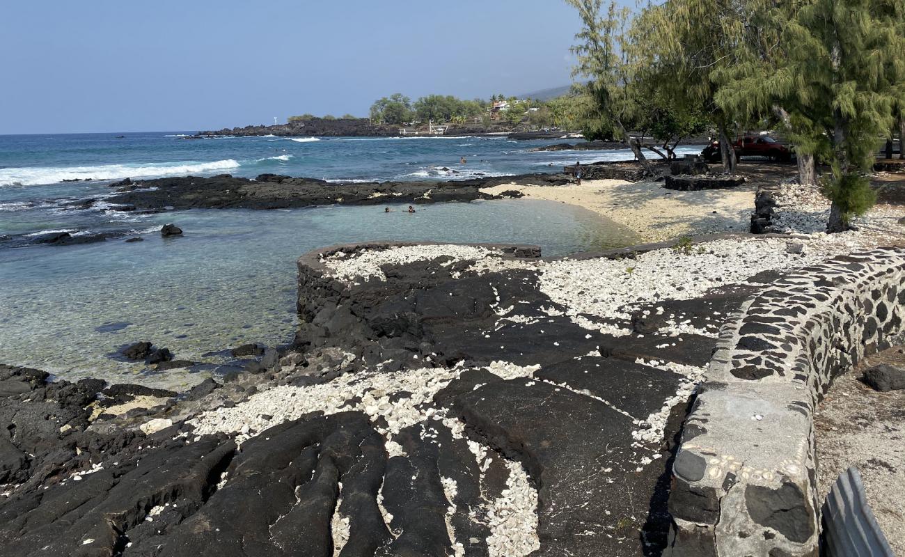 Photo of Miloli'i Beach with bright sand & rocks surface