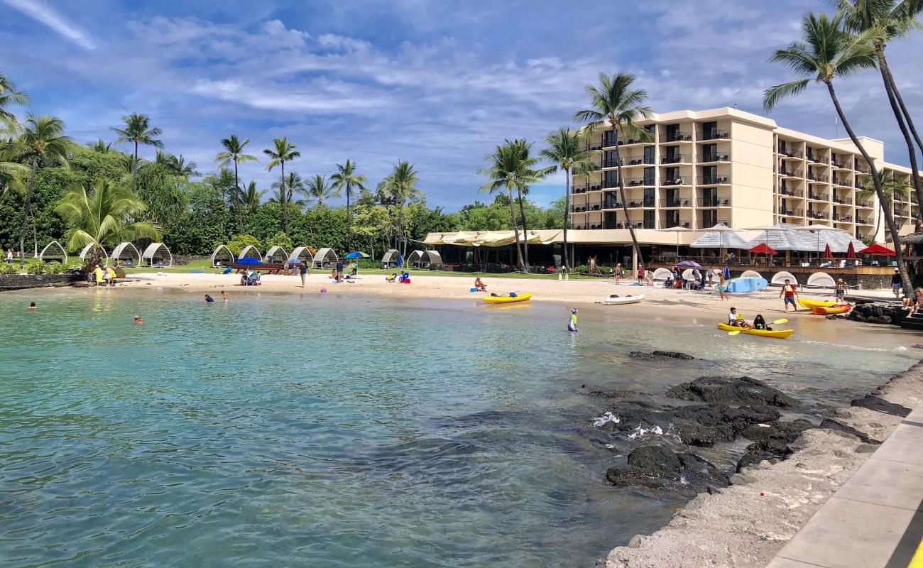 Photo of Kamakahonu Beach with bright fine sand surface