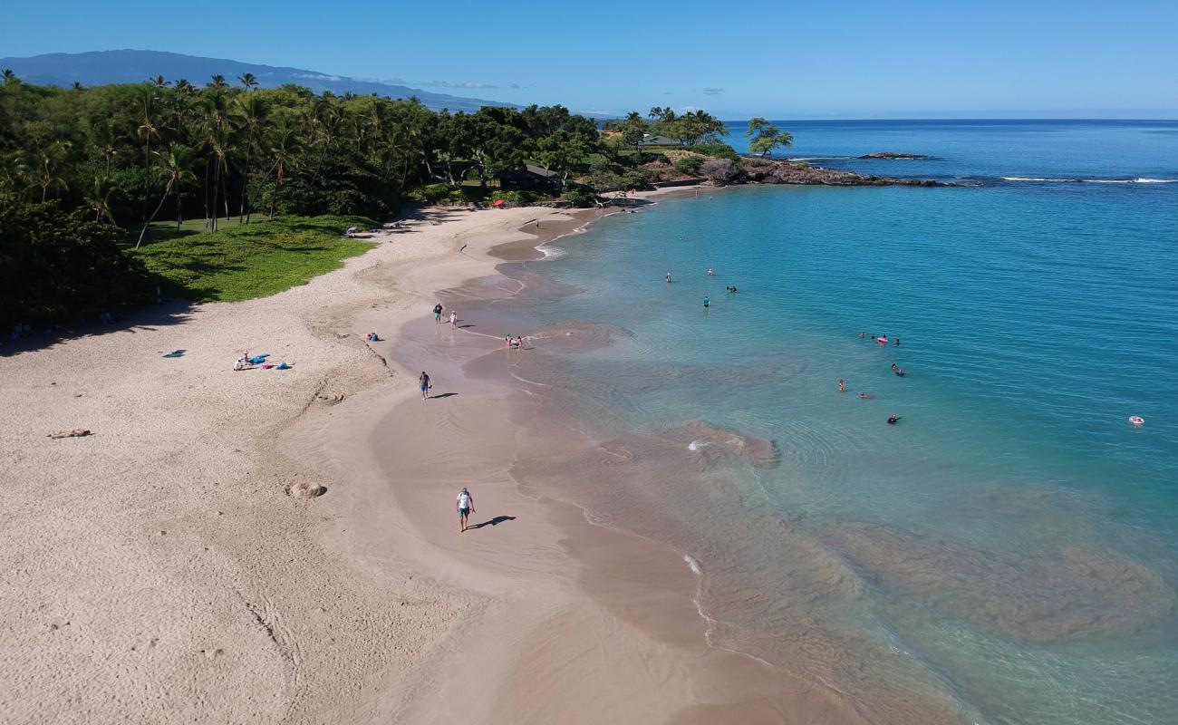 Photo of Kaunaʻoa / Mauna Kea Beach with bright sand surface