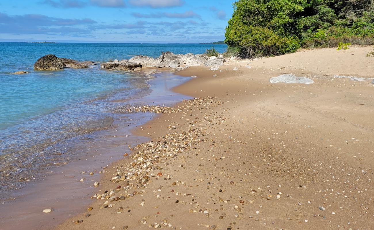 Photo of Roadside Park Beach with bright sand surface