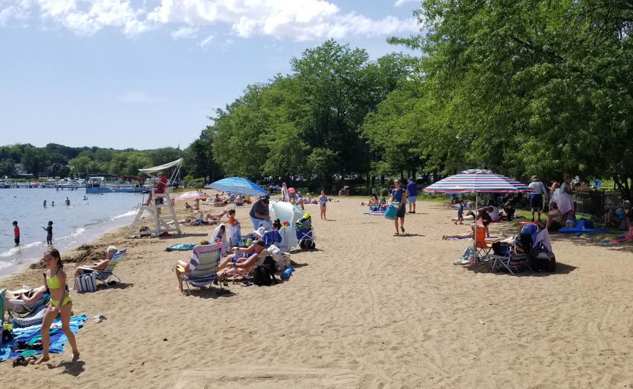 Photo of Williams Bay Beach with bright sand surface