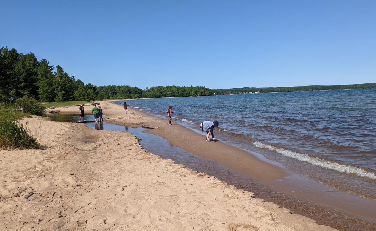 Photo of Munising Beach with bright sand surface