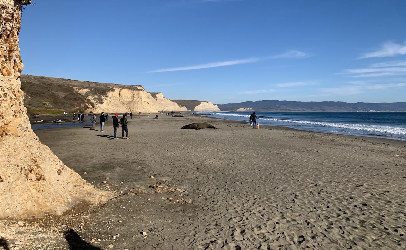 Photo of Drakes Beach with bright sand surface