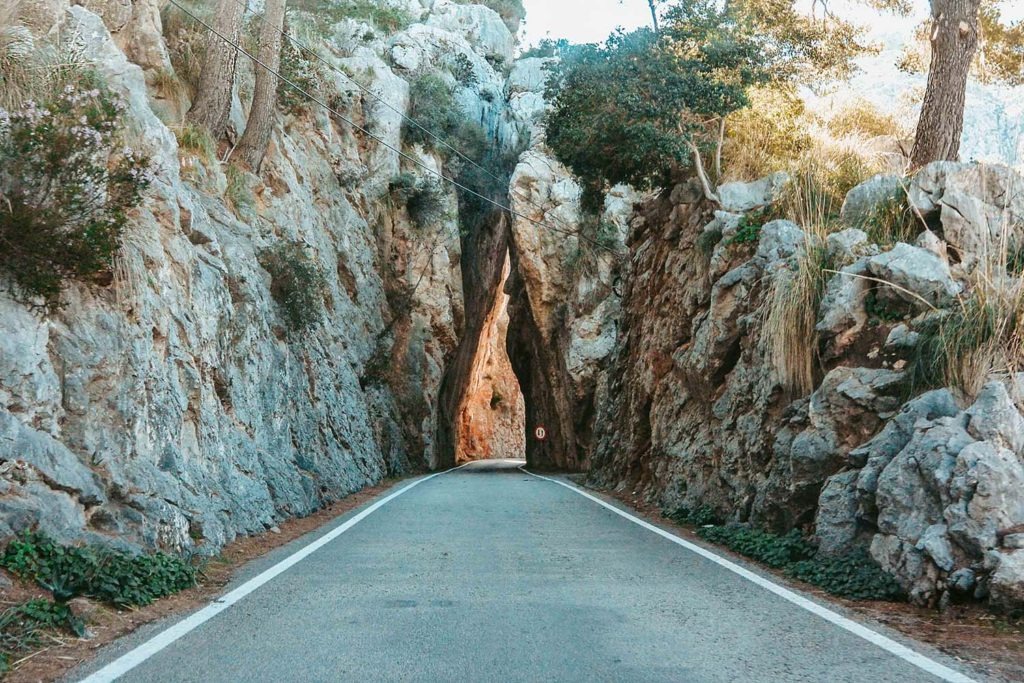 Rock tunnel