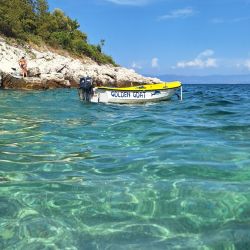 Photo of Jelenscica beach with turquoise pure water surface